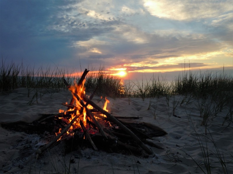 Beach-bonfire2