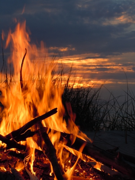 Beach-bonfire1