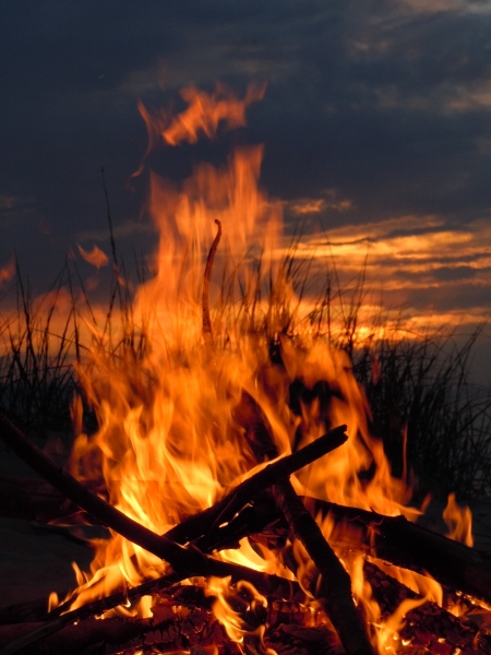Beach-bonfire5